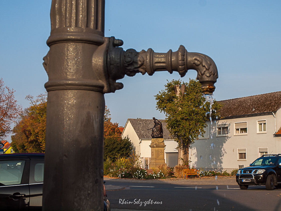 Die Germania am freien Platz in Dalheim